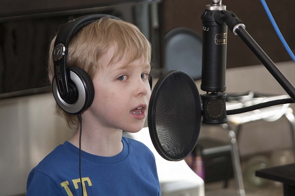 Запись песни во Владимире. Ultra Подарки. Запись песни в студии звукозаписи Владимира. Купить сертификат на создание своей песни в студии. Ultra Подарки Сервис UltraPodarki.ru 8 800 505 95 30. Запись песни Владимир, запись песни, запись песни в студии Владимира, запись песни в студии, сертификат на запись песни во Владимире, сертификат на запись песни, урок вокала Владимир, урок вокала, обучение вокалу Владимир, обучение вокалу, эстрадный вокал Владимир, эстрадный вокал,  создание песни Владимир, создание песни