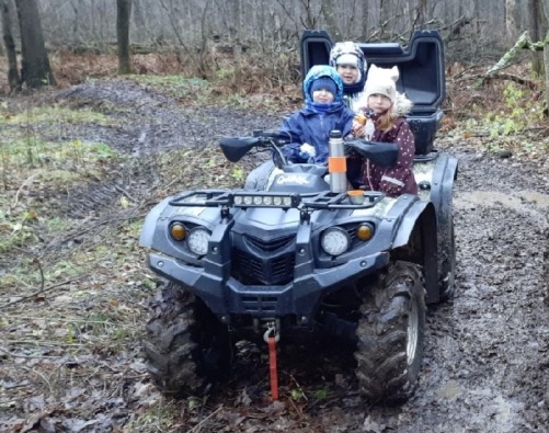 Прогулки на квадроциклах во Владимире. Подарочные сертификаты Ultra Подарки. Подарочный сертификат на прогулки на квадроциклах во Владимире. Закажите Прогулки на квадроциклах и наслаждайтесь активным отдыхом с друзьями. Выбирайте живописные маршруты для езды на квадроциклах. Сервис UltraPodarki.ru 8-800-505-95-30. Прогулкина квадроциклах, Прогулки на квадроциклах Владимир, прокат квадроциклов, прокат квадроциклов Владимир, езда на квадроцикле, езда на квадроцикле Владимир, катание на квадроциклах зимой, Катание на квадроциклах летом, сертификат на катание на квадроциклах, сертификат квадроциклы, сертификат квадроциклы Владимир