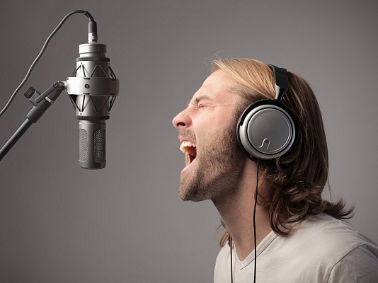 Запись песни во Владимире. Ultra Подарки. Запись песни в студии звукозаписи Владимира. Купить сертификат на создание своей песни в студии. Ultra Подарки Сервис UltraPodarki.ru 8 800 505 95 30. Запись песни Владимир, запись песни, запись песни в студии Владимира, запись песни в студии, сертификат на запись песни во Владимире, сертификат на запись песни, урок вокала Владимир, урок вокала, обучение вокалу Владимир, обучение вокалу, эстрадный вокал Владимир, эстрадный вокал,  создание песни Владимир, создание песни