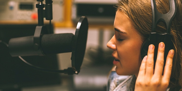 Запись песни во Владимире. Ultra Подарки. Запись песни в студии звукозаписи Владимира. Купить сертификат на создание своей песни в студии. Ultra Подарки Сервис UltraPodarki.ru 8 800 505 95 30. Запись песни Владимир, запись песни, запись песни в студии Владимира, запись песни в студии, сертификат на запись песни во Владимире, сертификат на запись песни, урок вокала Владимир, урок вокала, обучение вокалу Владимир, обучение вокалу, эстрадный вокал Владимир, эстрадный вокал,  создание песни Владимир, создание песни