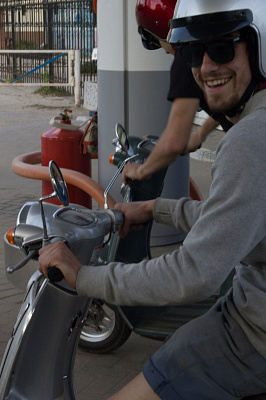 Катание на скутере во Владимире. ULTRA ПОДАРКИ. Купить катание на скутере во Владимире. Попробовав езду на скутерах, вы получите порцию адреналина и невероятные эмоции. Сервис UltraPodarki.ru 8 800 505 95 30.. Катание на скутере во Владимире, прокат скутеров Владимир, катание на скутерах, прокат скутера, езда на скутере Владимир, езда на скутере