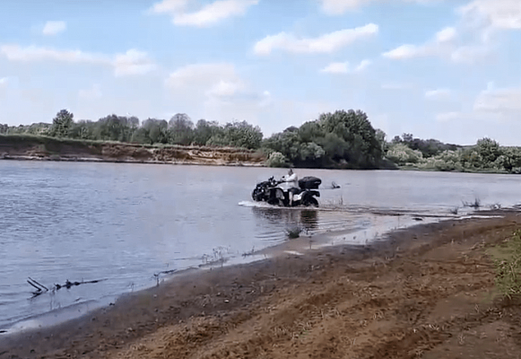 Прогулки на квадроциклах во Владимире. Подарочные сертификаты Ultra Подарки. Подарочный сертификат на прогулки на квадроциклах во Владимире. Закажите Прогулки на квадроциклах и наслаждайтесь активным отдыхом с друзьями. Выбирайте живописные маршруты для езды на квадроциклах. Сервис UltraPodarki.ru 8-800-505-95-30. Прогулкина квадроциклах, Прогулки на квадроциклах Владимир, прокат квадроциклов, прокат квадроциклов Владимир, езда на квадроцикле, езда на квадроцикле Владимир, катание на квадроциклах зимой, Катание на квадроциклах летом, сертификат на катание на квадроциклах, сертификат квадроциклы, сертификат квадроциклы Владимир