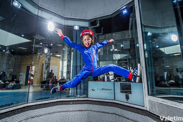 Полёт в аэротрубе  во Владимире. Ultra Подарки. Полёт в аэротрубе  во Владимире. Попробуйте полёт в аэротрубе . Сервис: UltraPodarki.ru 8 800 505 95 30. Полёт в аэротрубе , аэротруба Владимир, полёт Владимир