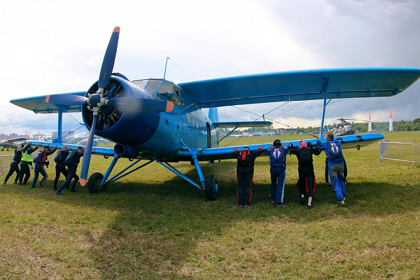 Полет на самолете во Владимире. Ultra Подарки. Купить полёт на самолёте во Владимире. Испытайте невероятные ощущения от прогулки на самолёте или порадуйте своих близких подарив сертификат на полет в подарок. Сервис UltraPodarki.ru 8 800 505 95 30. полёт на самолёте, сертификат на полёт, цены самолёт, полёт в подарок, реальный полёт, реальный полёт на самолёте, купить полёт Владимир, полёт на самолёте Владимир, сертификат на полёт Владимир, цены полёт Владимир