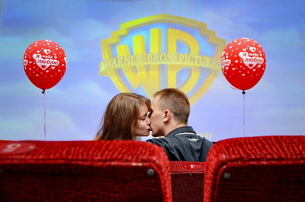 Романтическое свидание в кинотеатре во Владимире. Ultra Подарки. Купить романтическое свидание в кинотеатре во Владимире. Подарите самым близким незабываемые моменты и признайтесь в искренних чувствах. Сервис UltraPodarki.ru 8-800-505-95-30. Романтическое свидание в кинотеатре во Владимире, свидание во Владимире, свидание в кинотеатре, сертификат на свидание в кинотеатре, сертификат на свидание во Владимире, купить свидание, купить свидание Владимир, первое свидание, девушка свидание, хороший кинотеатре, романтический кинотеатре, романтический вечер, романтический ужин, романтические любимому, романтическая музыка